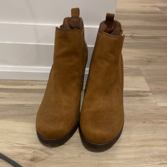 Brown Booties Size 7 - Picture 2 of 2